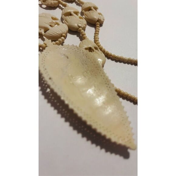 Elephant 15” beige carved beaded necklace pendant 4” - Picture 4 of 7